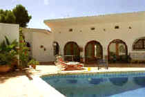 Moraira Ferienhaus mit pvivatem blickgesch�tztem Plool